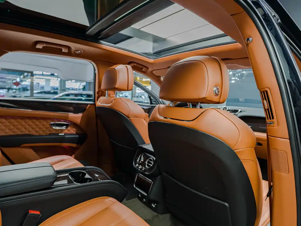 Bentley Bentayga — миниатюра 12