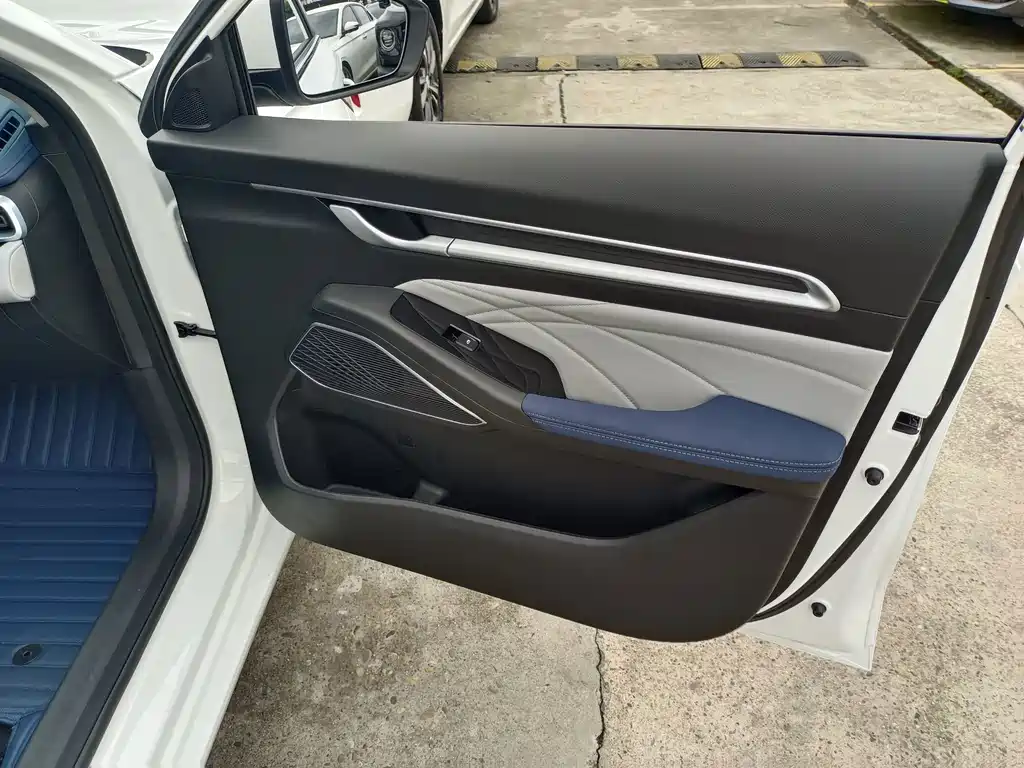 Geely Emgrand — миниатюра 10