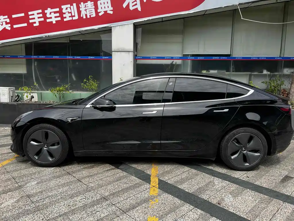 Tesla Model 3 — миниатюра 11