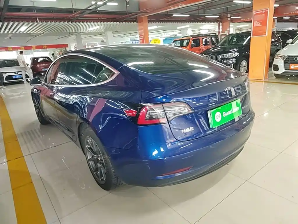 Tesla Model 3 — миниатюра 5