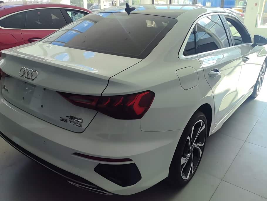 Audi A3 1.4 л 2023 г. Белый, пробег 16400 км