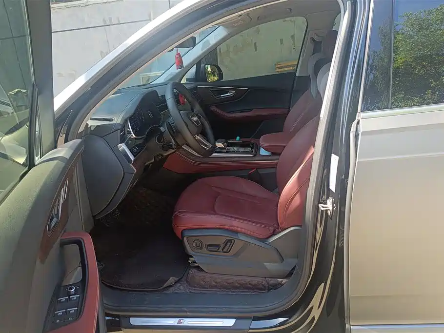 Audi Q7 2023 55 TFSI quattro S line Sport