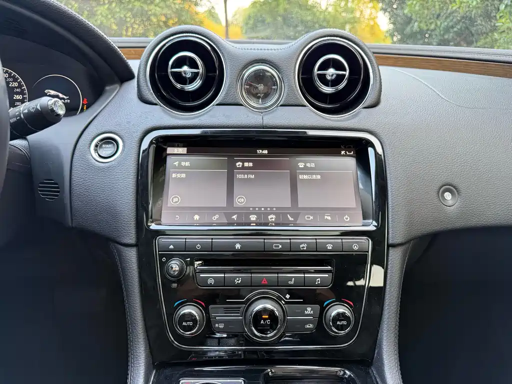 Jaguar XJ — миниатюра 13
