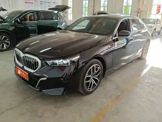 BMW i 5 2025 e Drive 35 L M — фото 1