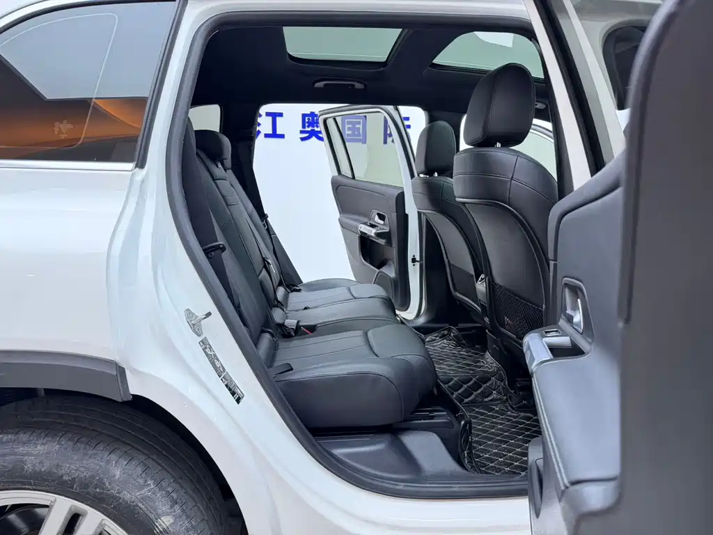 Mercedes-Benz GLB — миниатюра 17