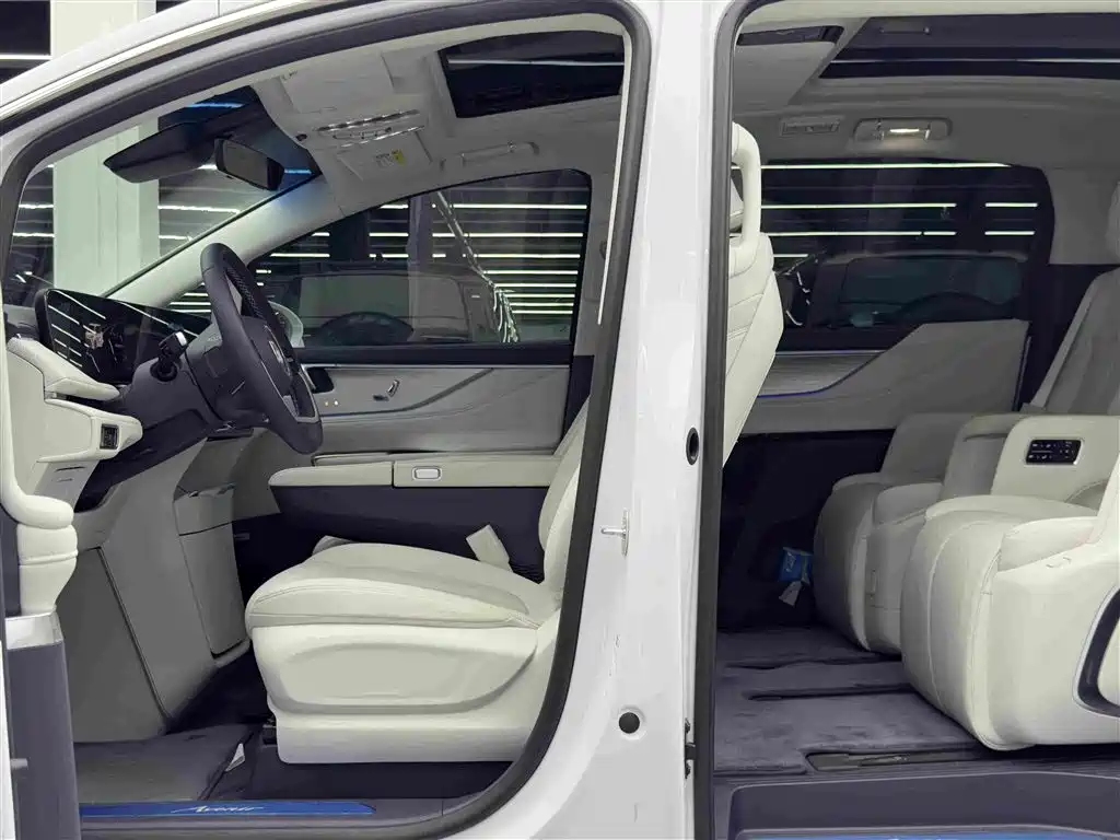 Buick GL8 Hybrid — миниатюра 8