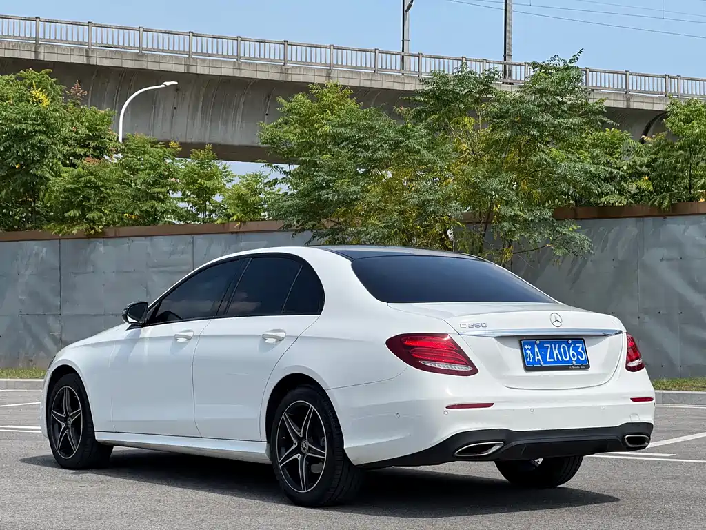 Mercedes-Benz E-Class (Import) — миниатюра 7