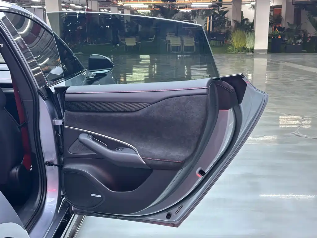 XIAOMI CAR XIAOMI SU7 ULTRA