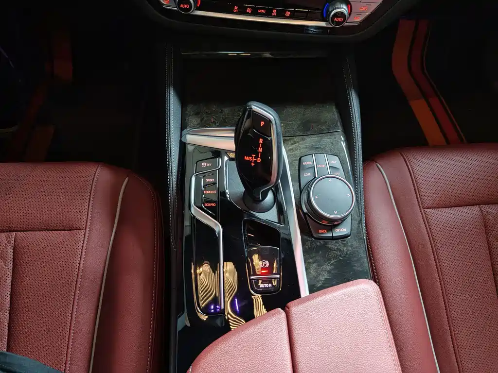 BMW 5 Series — миниатюра 6