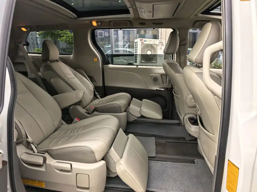 Toyota Sienna — миниатюра 24