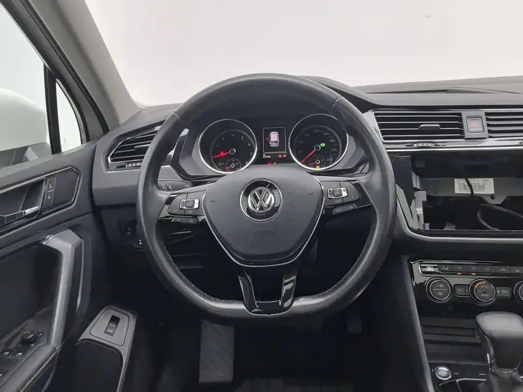 Volkswagen Tiguan L — миниатюра 11