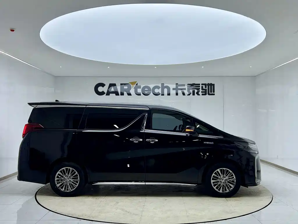 Toyota Alphard — миниатюра 9
