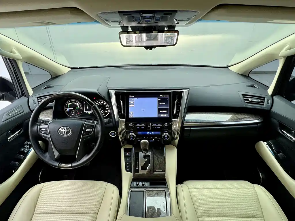 Toyota Alphard — миниатюра 32