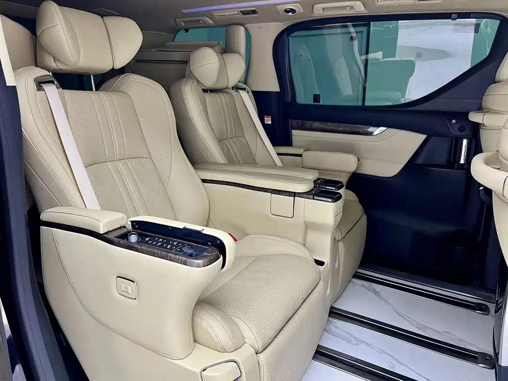 Toyota Alphard — миниатюра 27