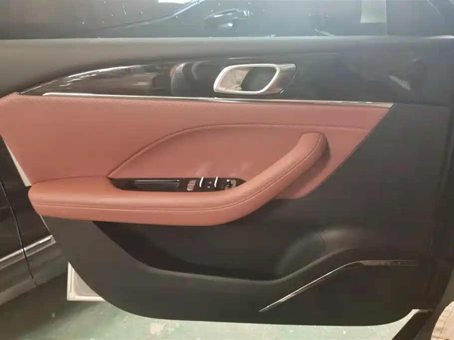Geely Emgrand 2026 5 1.5T DCT Flagship