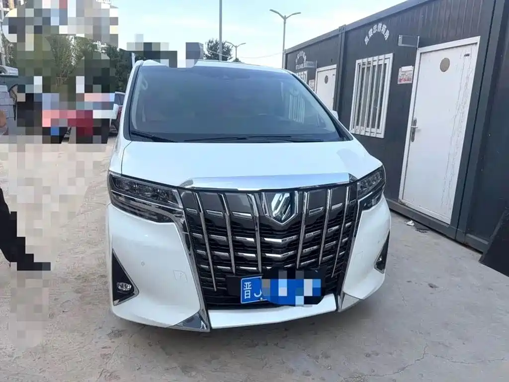 Toyota Alphard — миниатюра 8