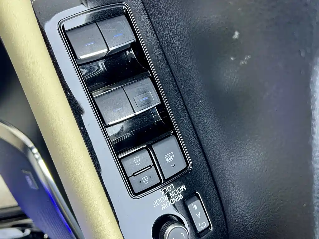 Toyota Alphard — миниатюра 43