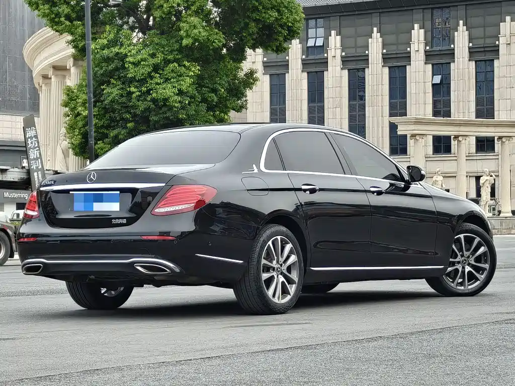 Mercedes-Benz E-Class — миниатюра 6