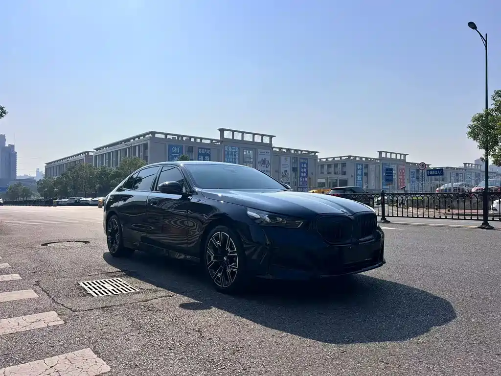 BMW 5 Series — миниатюра 3