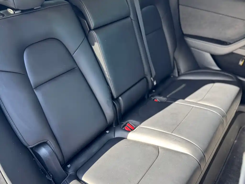 Tesla Model Y — миниатюра 7