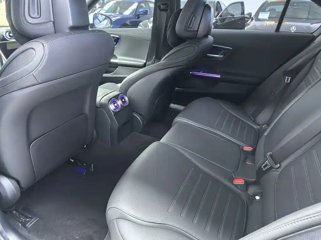 Mercedes-Benz C-Class — миниатюра 10