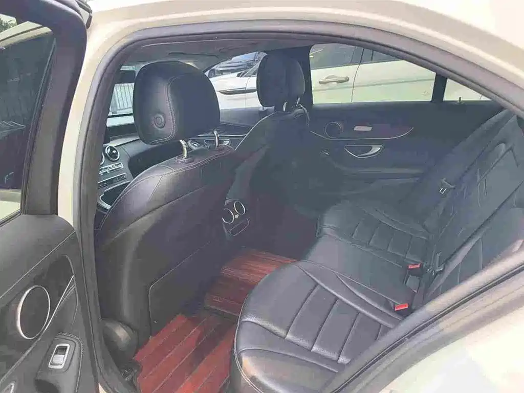 Mercedes-Benz C-Class — миниатюра 5