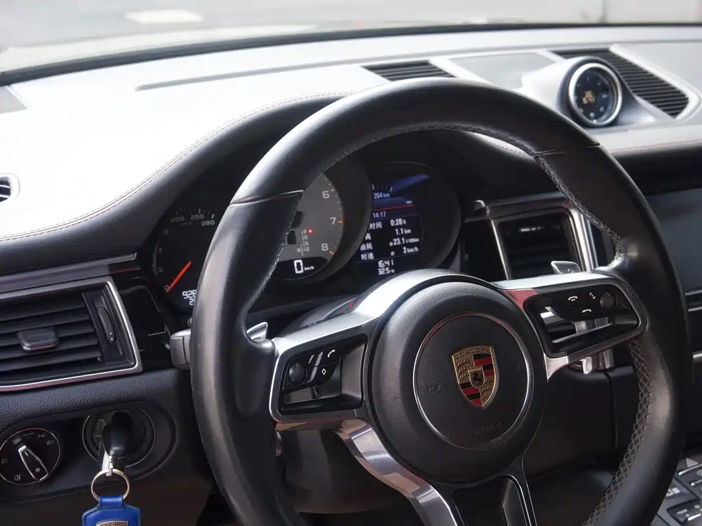 Porsche Macan — миниатюра 10