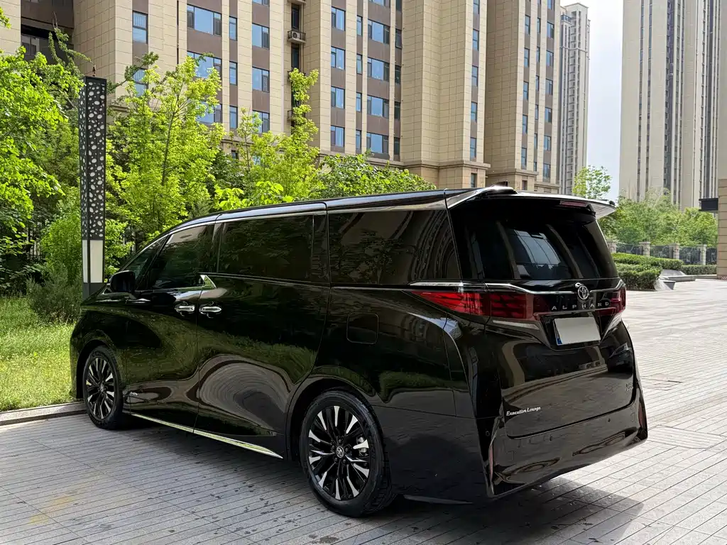 Toyota Alphard — миниатюра 6