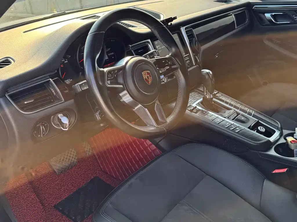 Porsche Macan — миниатюра 9