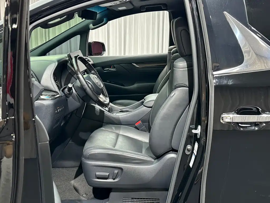 Lexus LM — миниатюра 10