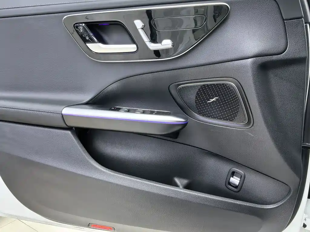 Mercedes-Benz C-Class — миниатюра 9