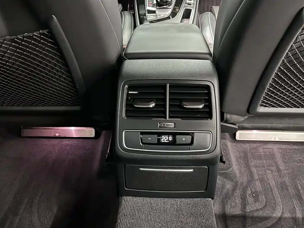 Audi A4L 2024 Белый из Китая, фото 2
