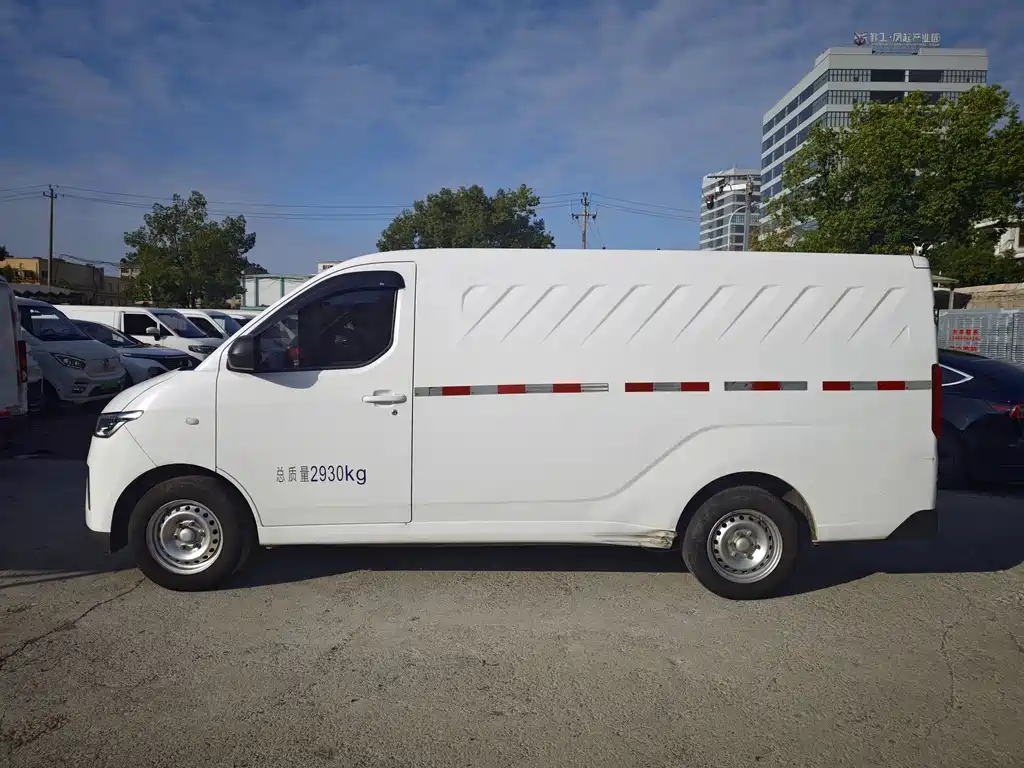 Wuling Yangguang — миниатюра 12