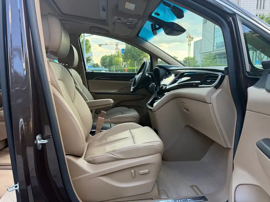 Buick GL8 — миниатюра 12