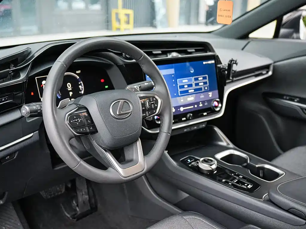 Lexus RZ — миниатюра 9