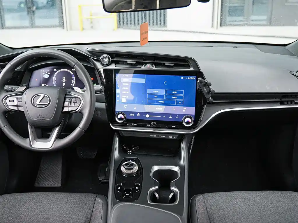 Lexus RZ — миниатюра 16