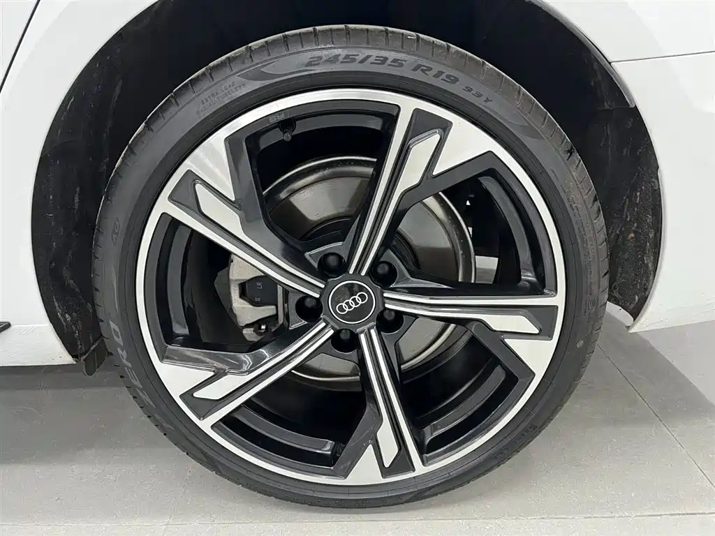 Audi A4L 2024 Белый из Китая, фото 3
