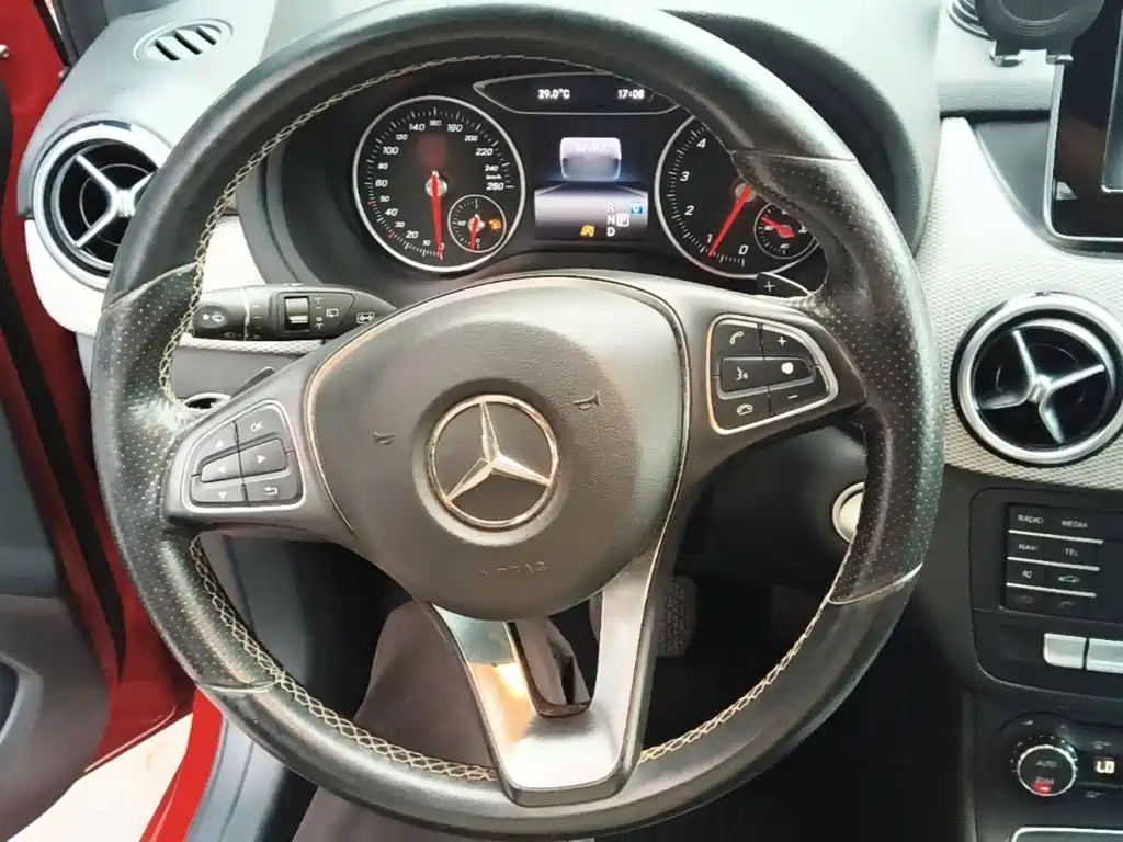 Mercedes-Benz B-Class — миниатюра 11