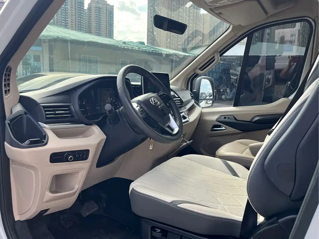 MAXUS V90 — миниатюра 7
