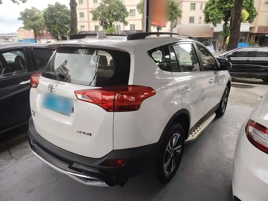 Toyota RAV4 — миниатюра 7