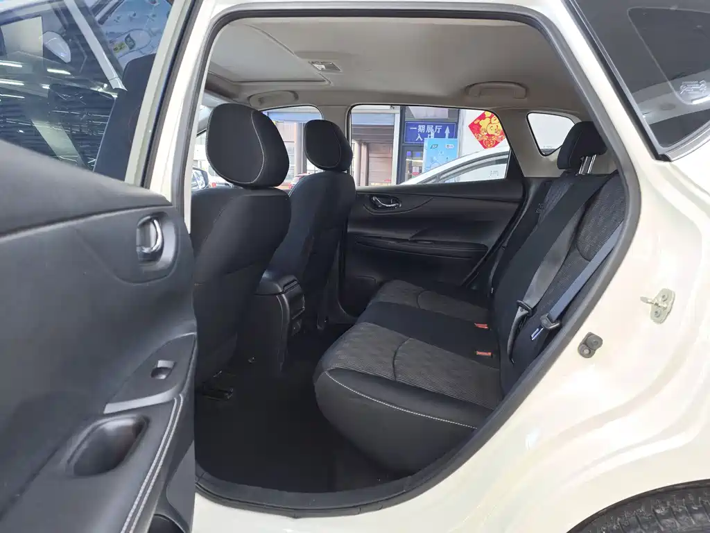 Nissan Tiida — миниатюра 6