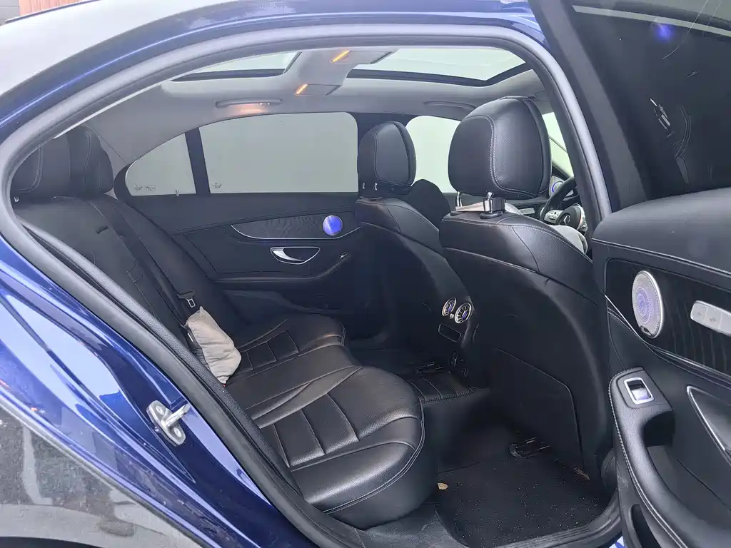 Mercedes-Benz C-Class — миниатюра 8