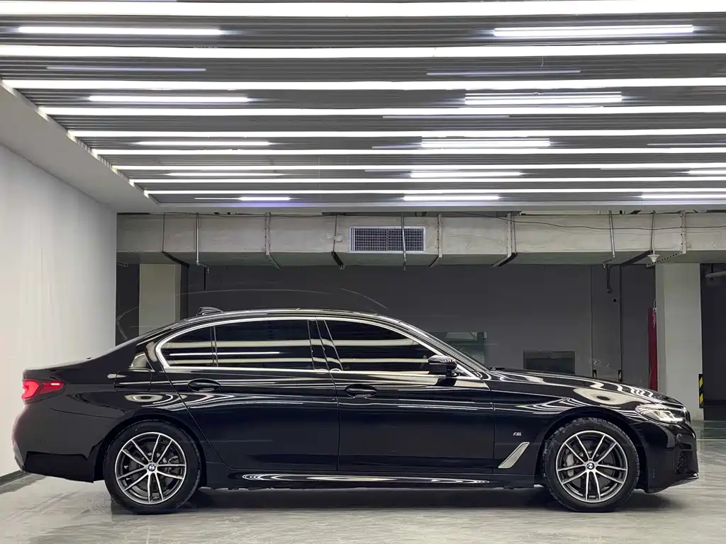BMW 5 Series New Energy — миниатюра 17