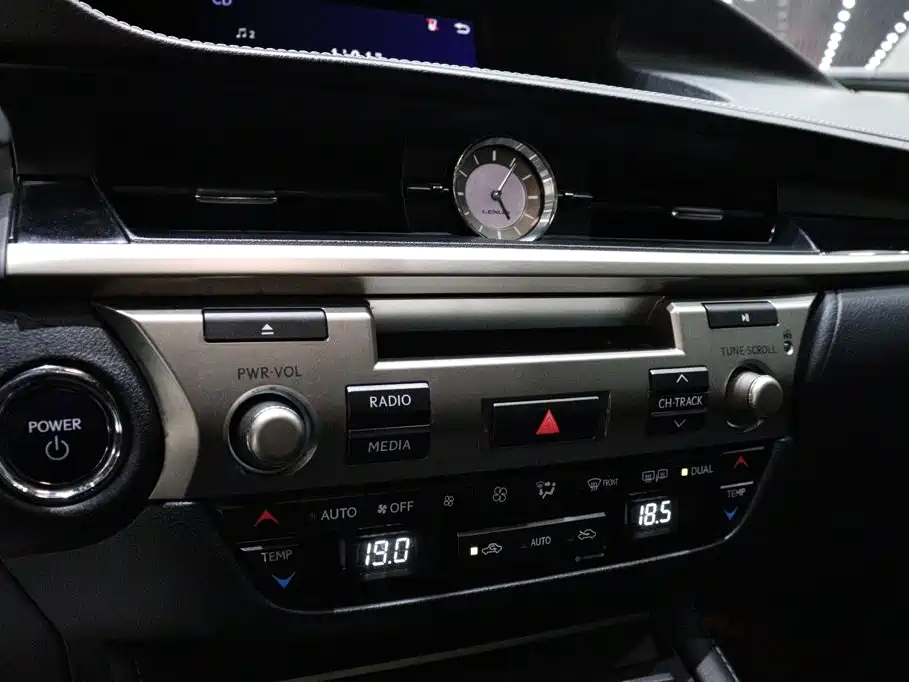 Lexus ES — миниатюра 17