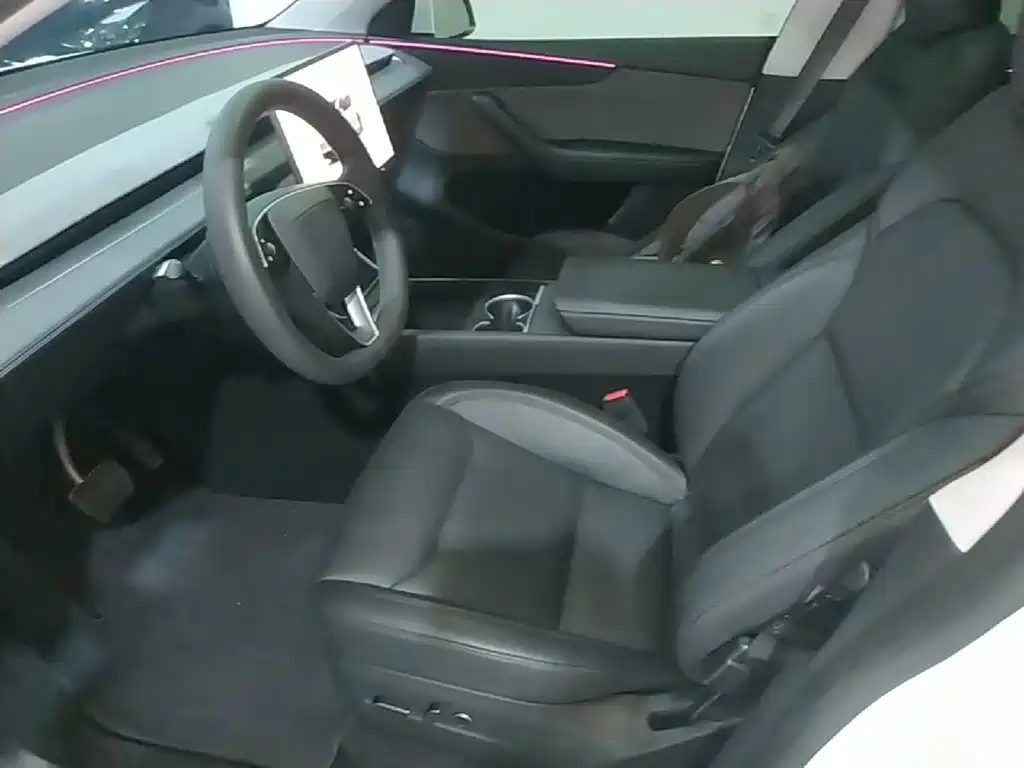 Tesla Model Y — миниатюра 11