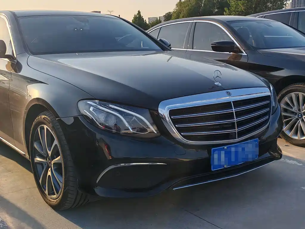 Mercedes-Benz E-Class — миниатюра 3
