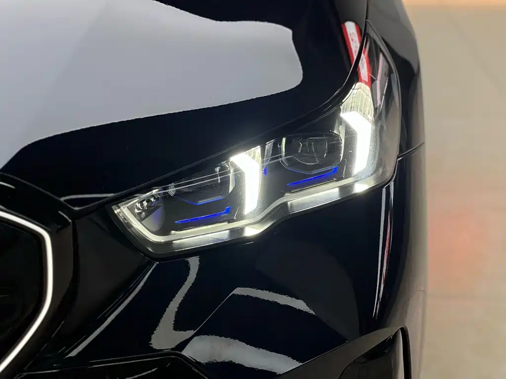 BMW 5 Series — миниатюра 16