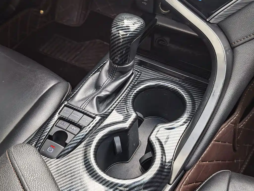 Toyota Camry — миниатюра 10