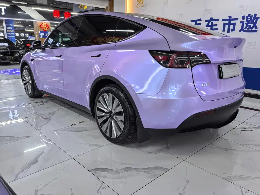 Tesla Model Y — миниатюра 6