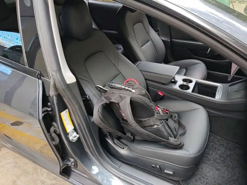 Tesla Model 3 — миниатюра 25